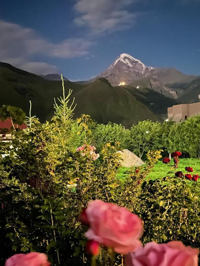 Piligrim Kazbegi Hotel Buitenkant foto