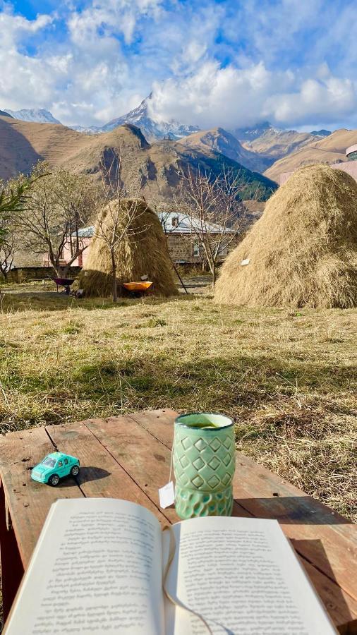 Piligrim Kazbegi Hotel Buitenkant foto