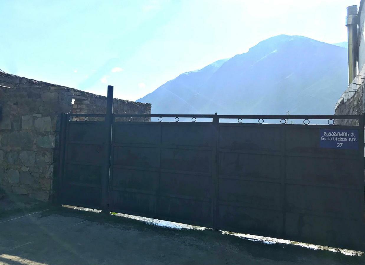 Piligrim Kazbegi Hotel Buitenkant foto