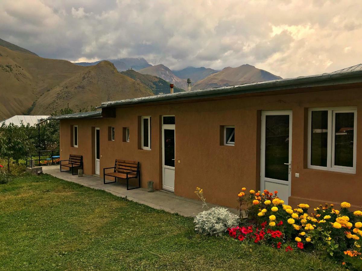 Piligrim Kazbegi Hotel Buitenkant foto